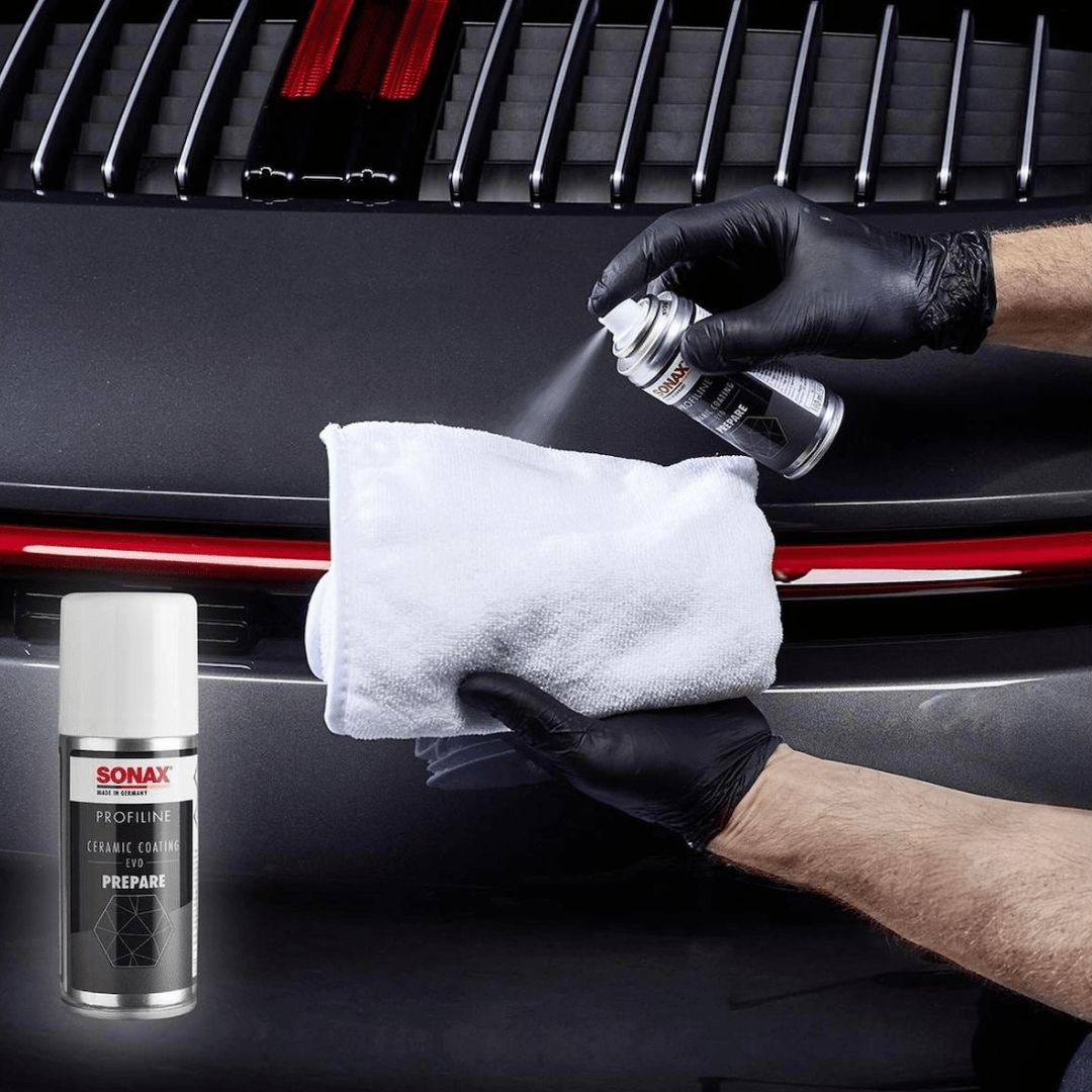 Anwendung des Prepare Ceramic Coating auf ein Mikrofasertuch