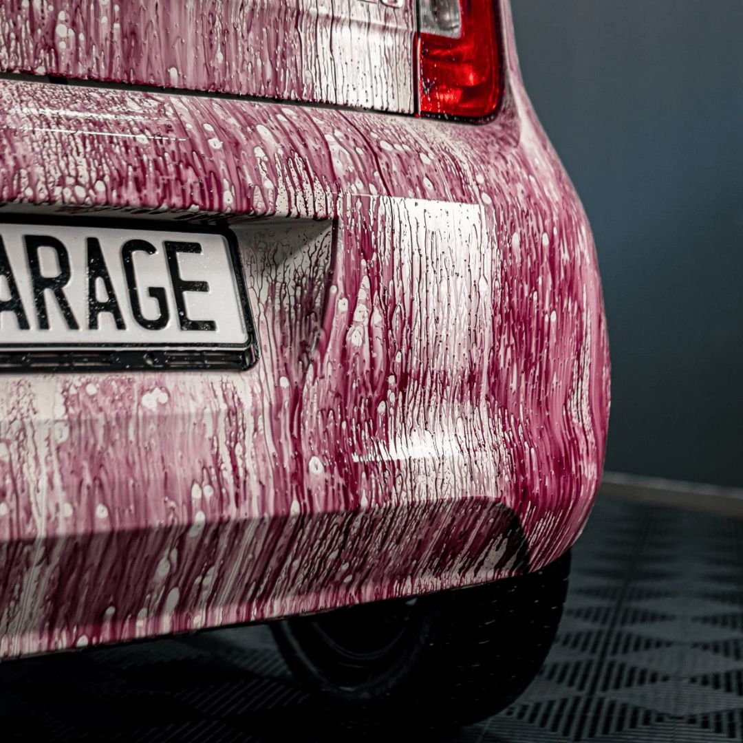 Rot verfärbter Shiny Garage D-Tox Flugrostentferner auf Karosserie