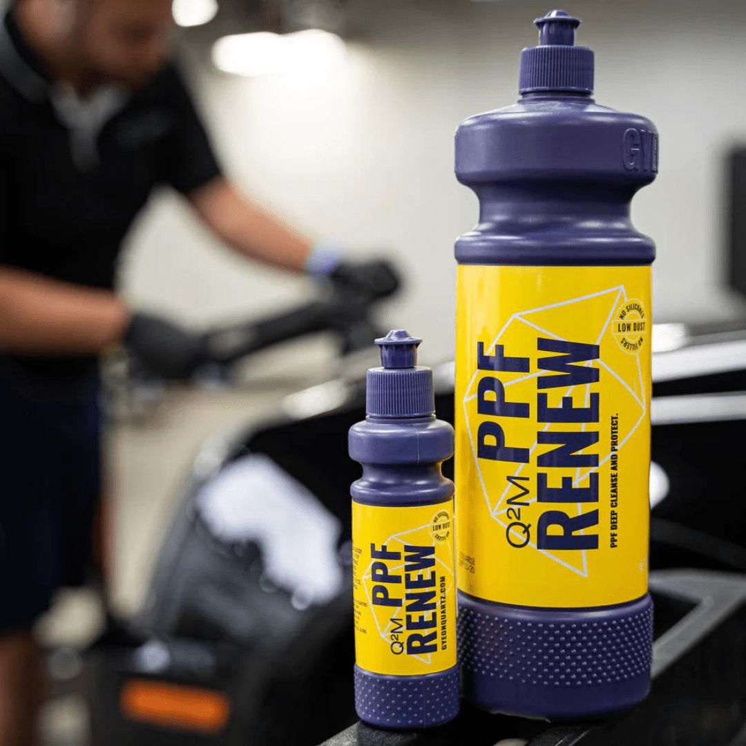 Zwei Flaschen der Gyeon Q²M PPF Renew Folienpflege