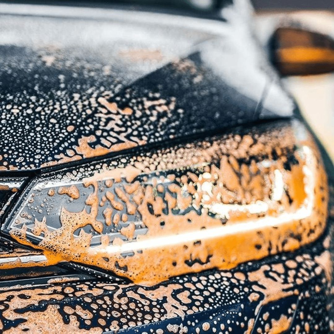 Dr. Wack Insektenentferner Gel wirkt auf einem Scheinwerfer