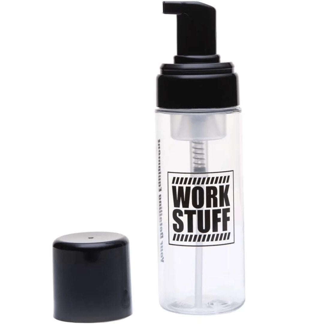 Die Work Stuff Foam Bottle 150 Milliliter mit abgelegtem Deckel und sichtbarem Pumpspender