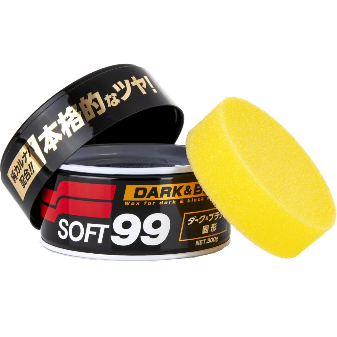 Offene Dose der Soft99 Dark & Black Wax Wachsversiegelung mit Schwamm