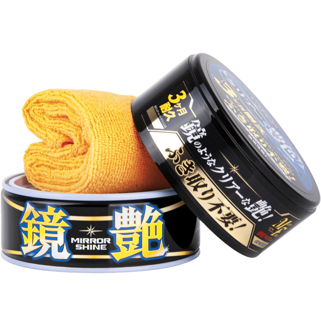 Offene Dose der Soft99 Mirror Shine Wax Dark Wachsversiegelung mit Mikrofasertuch