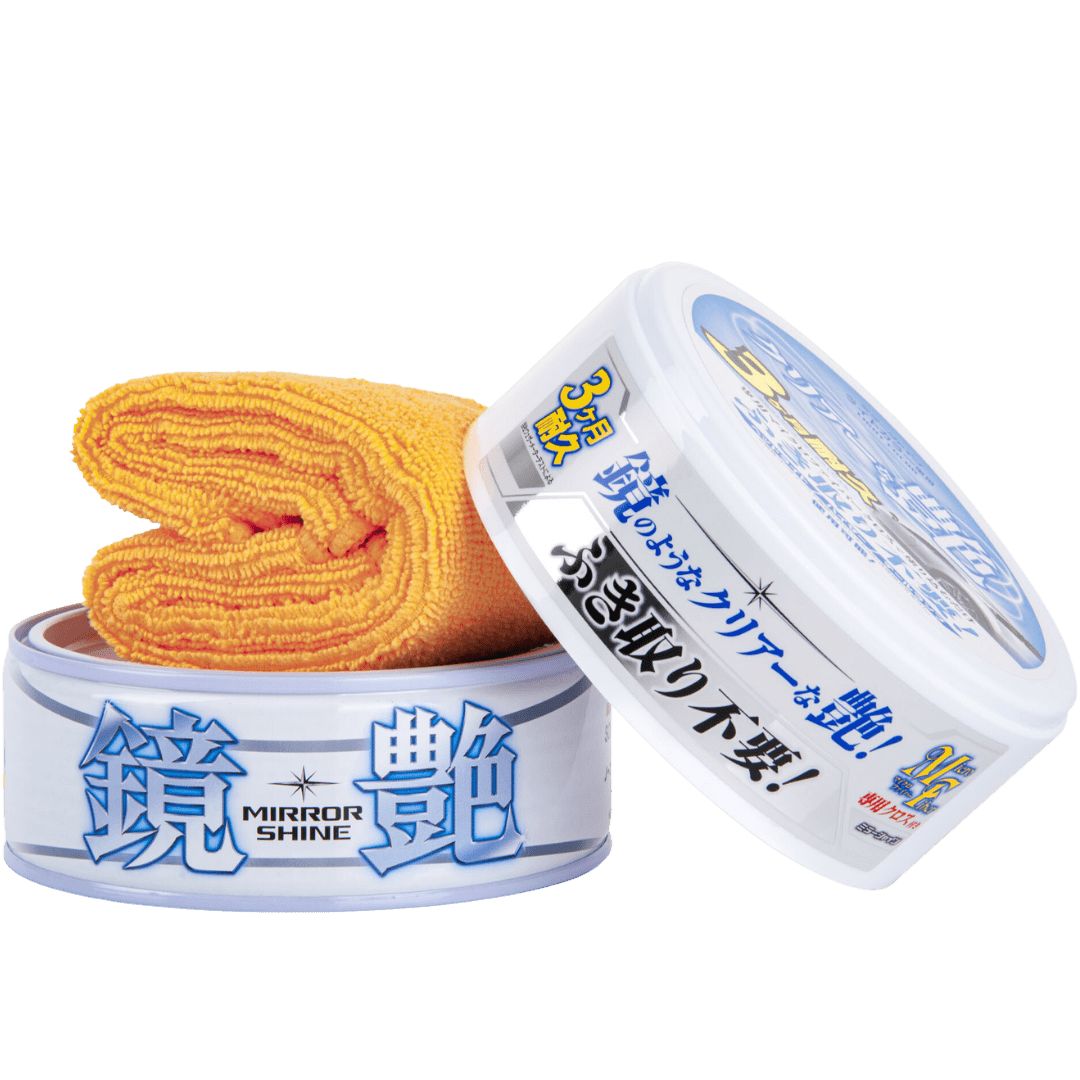 Offene Dose der Soft99 Mirror Shine Wax Light Wachsversiegelung mit Mikrofasertuch