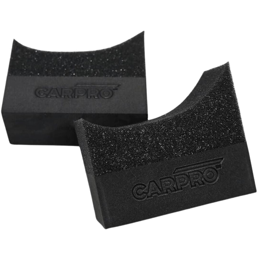 Zwei CarPro Reifenapplikatoren