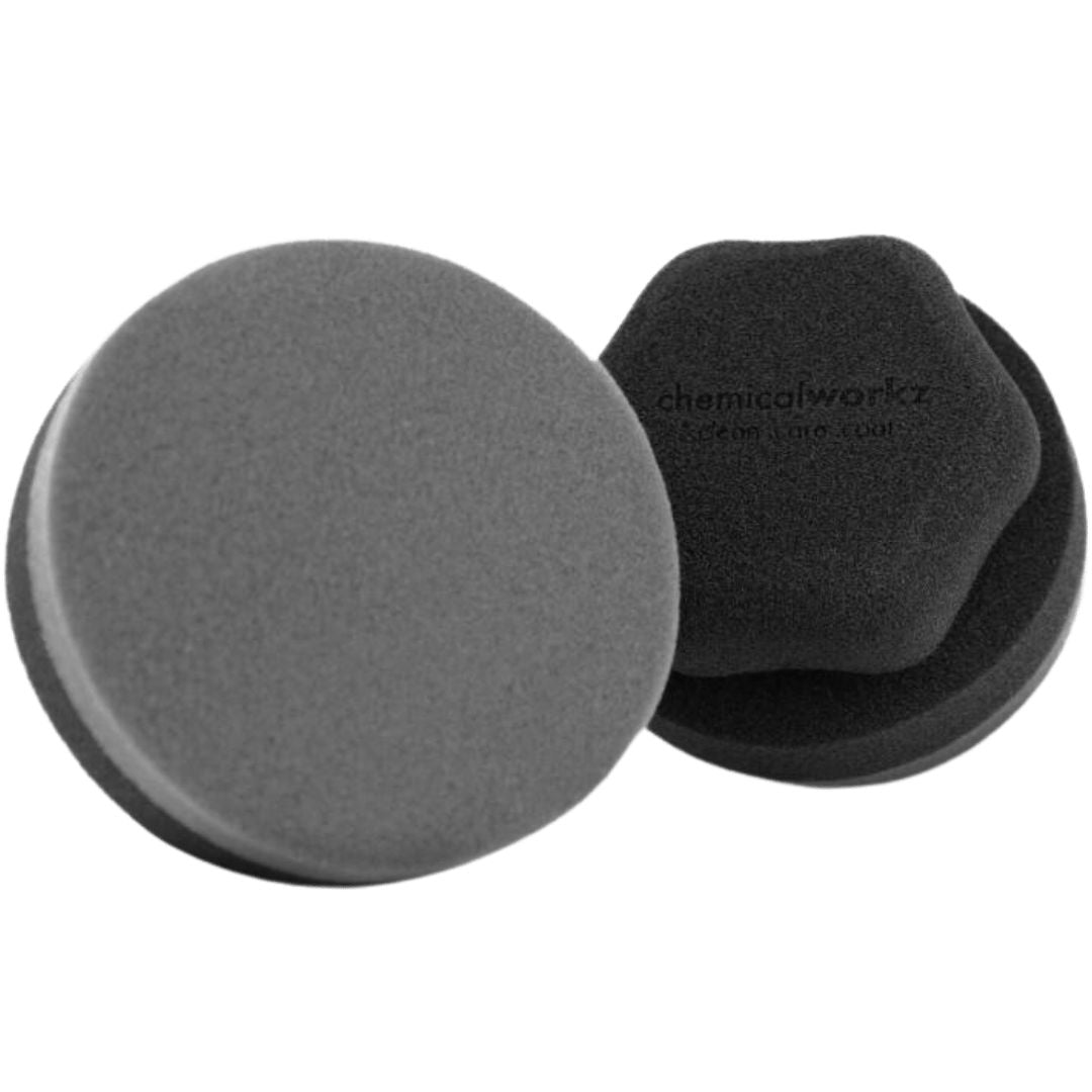 Die Vorderseite und Rückseite des ChemicalWorkz Hand Wax Applicator