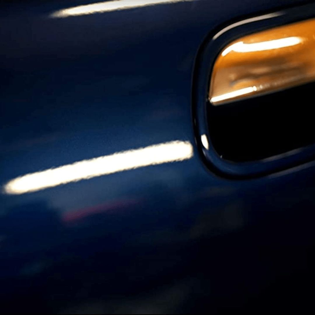 Glänzende Karosserie nach Anwendung des ADBL Shampoo Autoshampoo