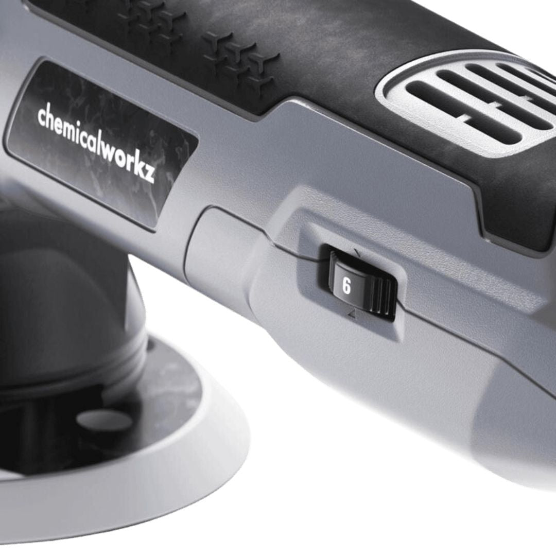 Logo und Regler an der ChemicalWorkz DA9 Exzenter Poliermaschine 