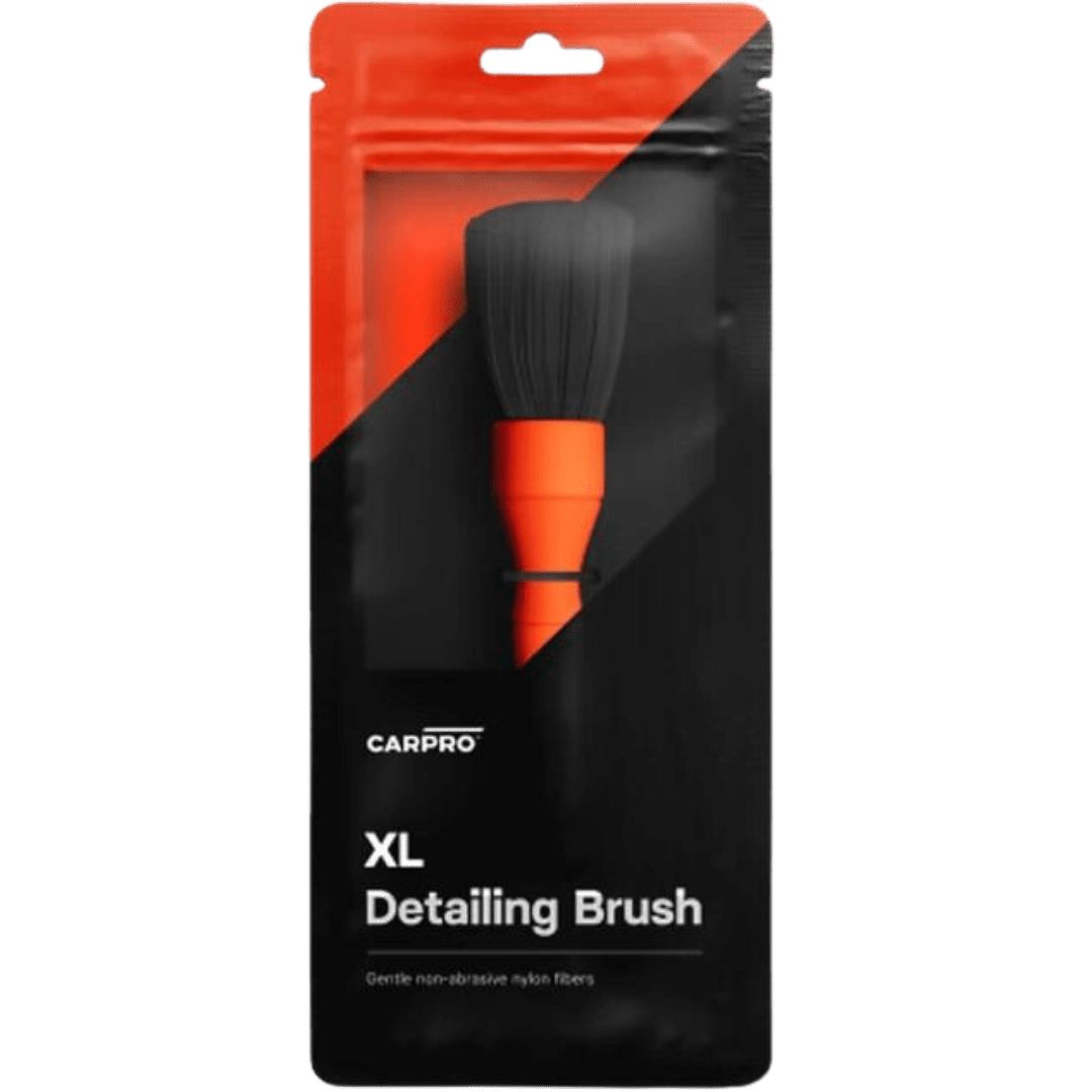 Der CarPro XL Detailing Brush Felgenpinsel in der Verpackung