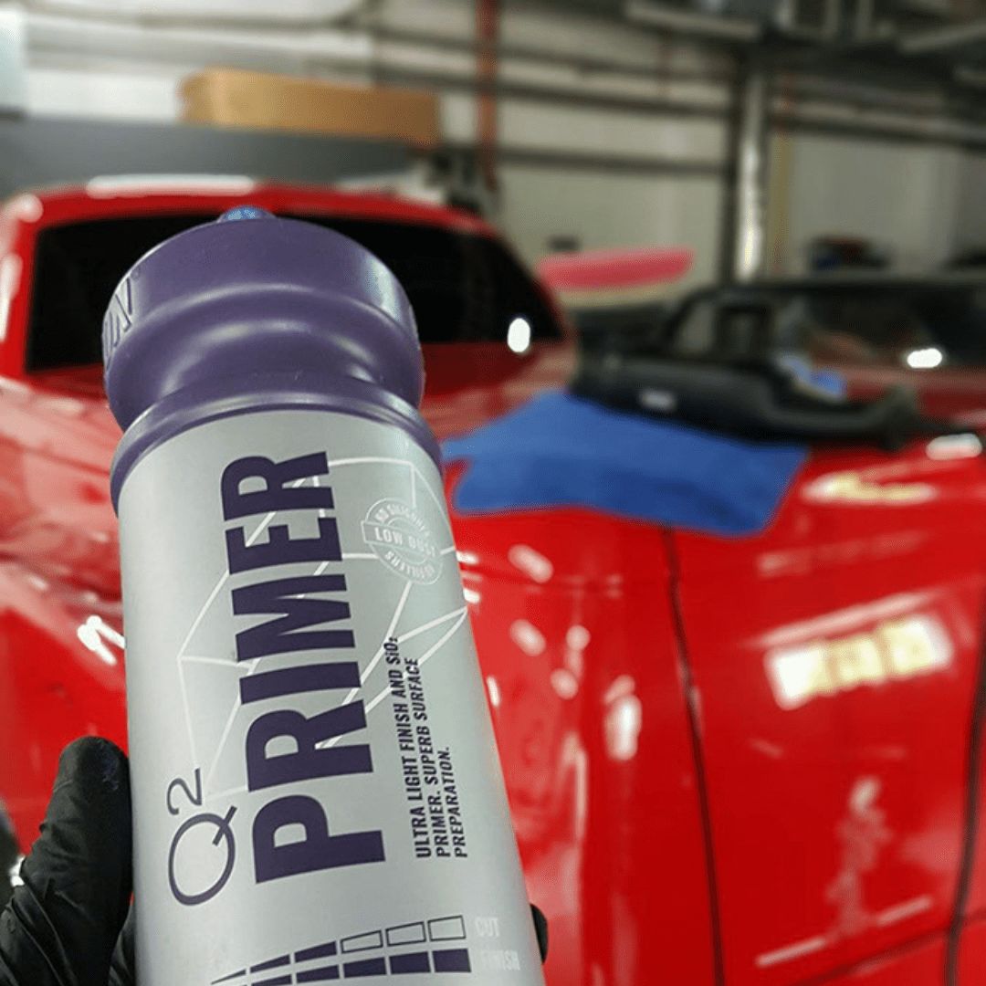 Die Gyeon Q² Primer Politur vor einem Auto